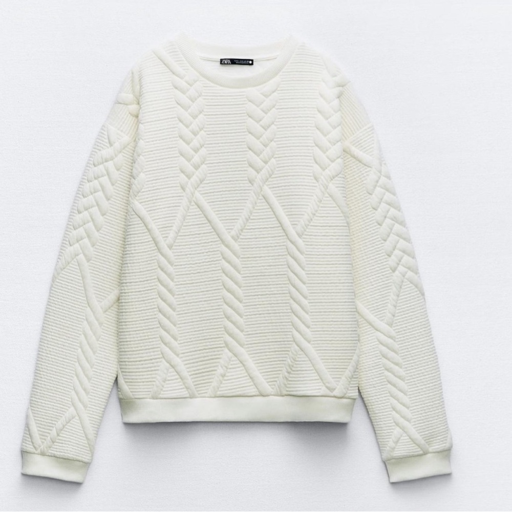 NWOT Zara Quilted Sweatshirt